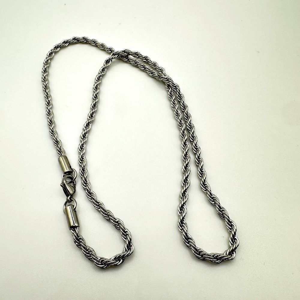 4mm thick, 20” stainless steel silver tone necklace!